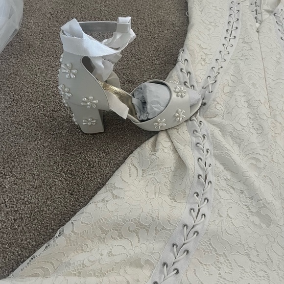 BOHO COOL Wedding Dress - Picture 10 of 10